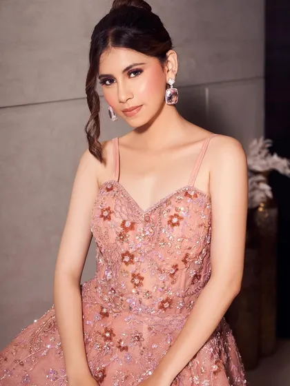 A slightly different angle showing the versatility of the look. The makeup looks flawless from every direction.