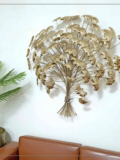 This attractive tree-shaped metal wall decor features a bouquet of ginkgo leaves in a rich antique finish. The design is both elegant and timeless, perfect for adding a touch of nature-inspired artistry above a sofa or console table.