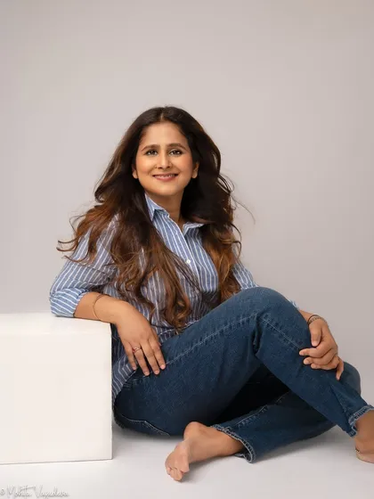 Sometimes, the most beautiful portraits are the simplest. Dressed in a casual striped shirt and jeans, her genuine smile and relaxed posture are all that's needed to create a magical image.