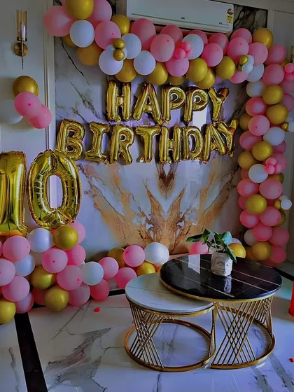 An elegant 10th birthday decoration with pink, white, and gold balloons, perfect for a pre-teen's celebration at home.