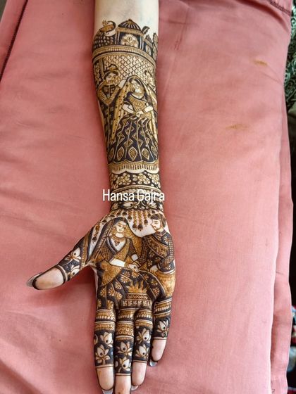 A single-arm view of a storytelling design, featuring a varmala scene on the palm and a beautiful bridal portrait on the forearm, complete with architectural details at the top.