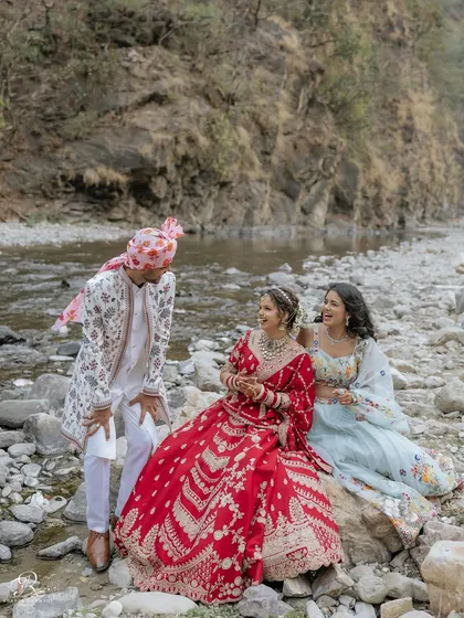 The siblings sharing a laugh. These candid interactions make for the best family photos.