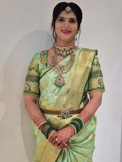 Here is Vedha in another beautiful green silk saree, looking elegant and ready for a wedding.