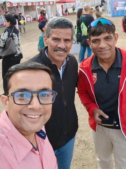 A selfie with other runners at the expo. The running community is a big, happy family.