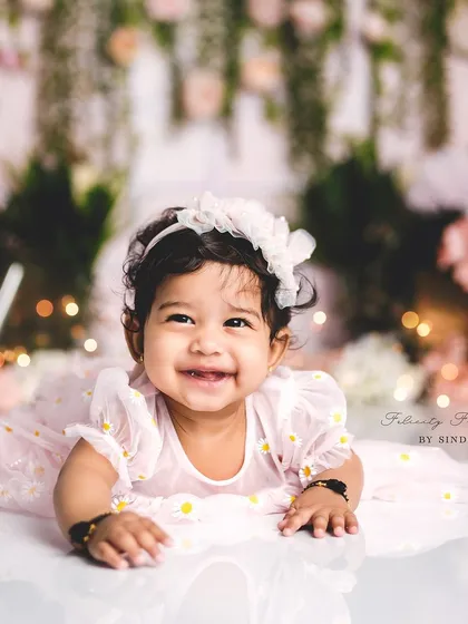 The happiest little flower. This baby's joyful expression during her sitter session is what I strive to capture in every photoshoot.