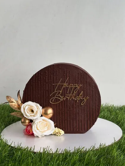 The cake top forward design before we added the custom yoga topper. Its simple, elegant flower decor makes it beautiful on its own.