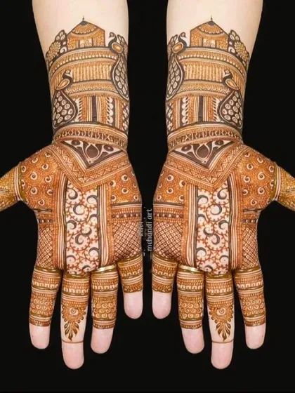 A symmetrical design with clean lines, featuring palace-style domes at the top and intricate jaali patterns filling the hands.