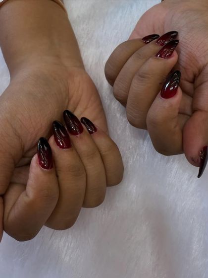 A dramatic and bold ombre design. This set features a seamless blend from a deep red at the cuticle to black at the tip for a vampy and sophisticated look.