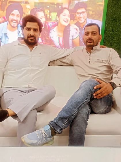 A friendly pose with a colleague, sharing the same philosophical thought about the dignity of complaints.