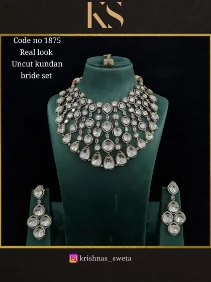 A timeless all-white version of our real-look uncut Kundan set. The absence of color highlights the beauty and sparkle of the stones themselves.