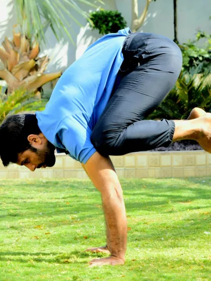 Strength, balance, and focus are cultivated through disciplined practice. This outdoor session showcases the Bakasana (Crow Pose), an arm balance that demonstrates the integration of physical stability and mental concentration.