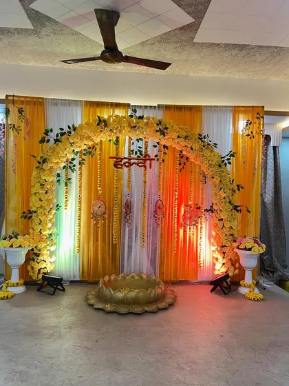 A clear, straight-on view of the beautiful Haldi stage.