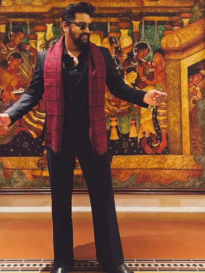 Posing in front of a beautiful piece of traditional Indian art in Pune. I draw inspiration from all forms of art, which enriches my own sand stories.
