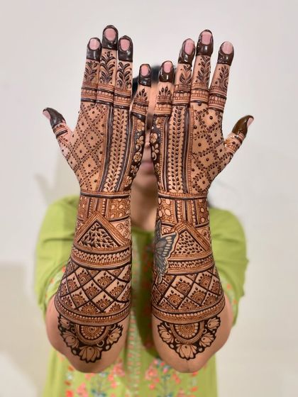 Intricate Bridal Mehendi photo 63