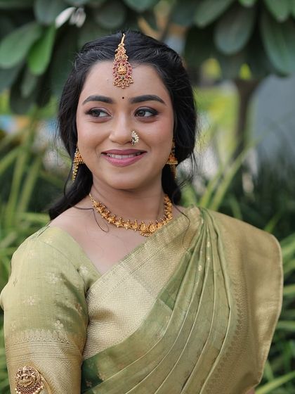 A happy, smiling portrait. The soft copper eye makeup makes her eyes sparkle, while the minimal base lets her natural beauty shine through.