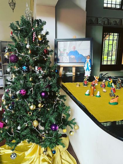 The Christmas spirit alive at our Ananda Bangalore Retreat. We celebrate the birth of Jesus with a beautifully decorated tree and a nativity scene, honoring the Christ consciousness present in all paths.