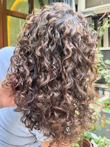 This before-and-after series shows the transformation to Chocolate Caramel Highlights. I focused on adding brightness around the face and through the lengths for a sun-kissed effect.