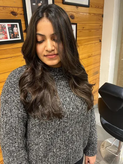 A still shot of the bleach-free balayage. You can see the gentle, warm tones that add dimension without any harshness.