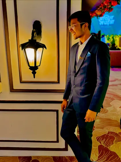 A quiet moment before the show begins. The lighting at this wedding event was perfect for creating a magical atmosphere.