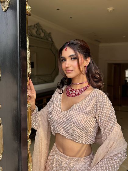 A perfect example of a snatched but soft look, with the focus on luminous skin.