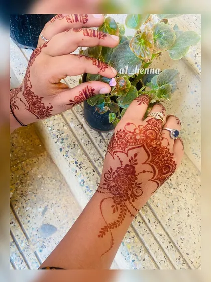 A lovely party-style henna design with a rich, developed stain. This shows the beautiful results for non-bridal occasions.