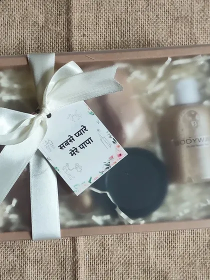 The Father's Day gift box, elegantly wrapped and ready to be gifted. The tag reads "Sabse Pyare Mere Papa" (My Dearest Dad).