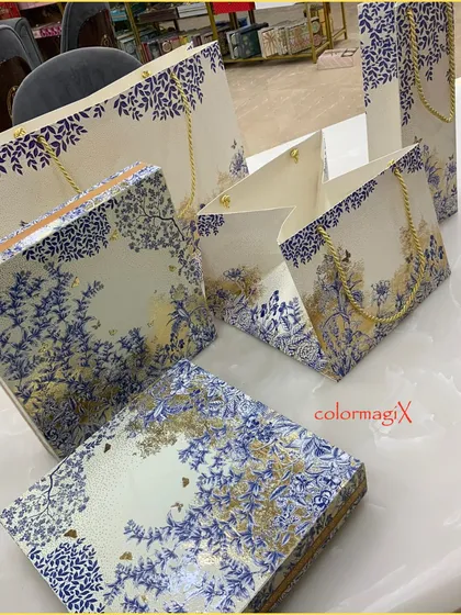 Think inside the box with our stunning blue and gold floral print collection. This set includes matching boxes and gift bags for a complete and luxurious look.