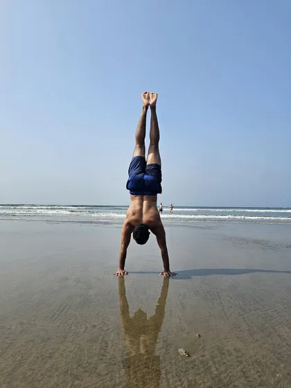 This is what functional fitness looks like for me. It's not just about lifting heavy in the gym, it's about having the strength, balance, and freedom to move your body and explore the world. A handstand on the beach in Goa is a great reminder of why mobility matters.