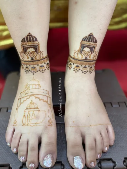 A unique bridal feet design featuring doli and kalash motifs, showing how storytelling elements can be incorporated into foot mehendi.