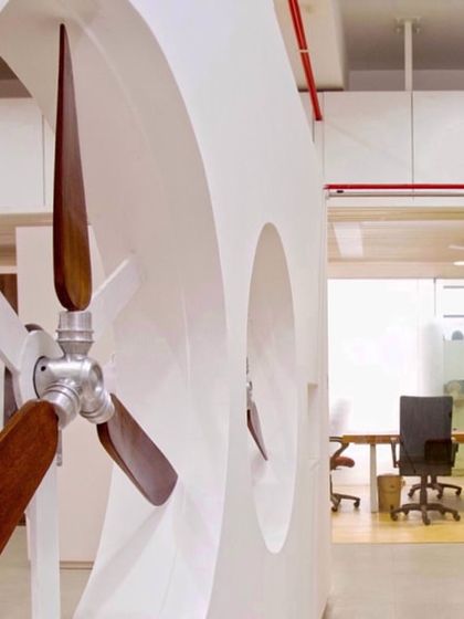 For Ananya Technologies, a company that makes components for aircraft, we added this custom propeller detail. It’s a small touch that connects the design of the office directly to the work they do.