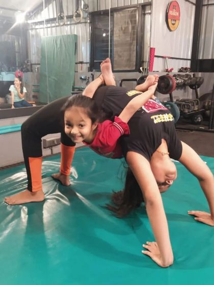 Acro Yoga & Partner Workouts photo 22
