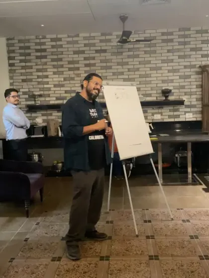 We use various teaching tools, including whiteboards for visual explanations, to make complex coffee concepts easy to understand for all learners.