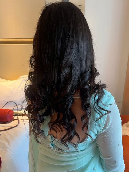 Elegant Hairstyles: Curls, Updos & Florals photo 15