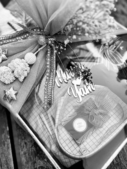 A personalized acrylic tag with the couple's names, Mariya and Yash, adds a layer of intimacy to this travel trousseau piece. It’s these custom details that transform a gift into a cherished keepsake of the celebration.