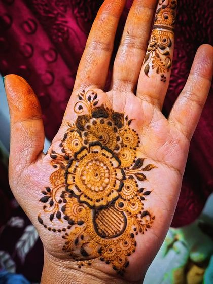 Minimalist & Party Mehendi photo 22
