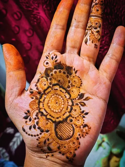 Another angle of the floral mandala. This simple, central design is a perfect choice for festivals like Diwali or Navratri.
