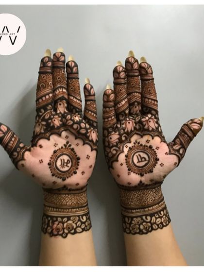 A different view of the "Maa" and "Paa" baby shower design, showing the full pattern extending over the hands.
