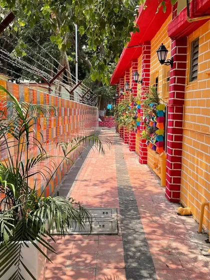 We are incredibly proud to showcase our landscape transformation for INS Tanaji, the Indian Naval Station at Mankhurd. This project involved creating vibrant, welcoming pathways and green spaces for our service members. Working for the Indian Navy is always a pleasure.