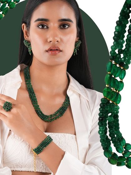 Our emerald green layered mala set is a timeless classic, perfect for adding a touch of royalty to your look.