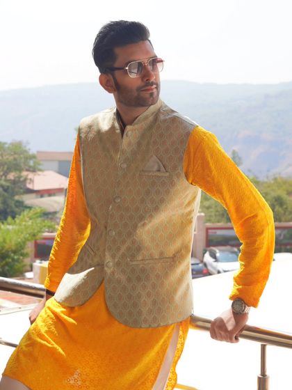 Posing against the beautiful backdrop of Mahabaleshwar. The location adds to the overall experience of a destination wedding.