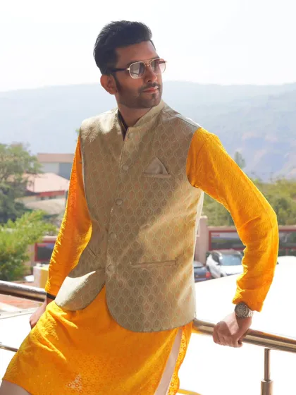 Posing against the beautiful backdrop of Mahabaleshwar. The location adds to the overall experience of a destination wedding.