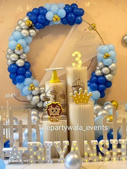 Another view of the blue and silver balloon ring, showing the flower-shaped balloon clusters on the wall that help extend the decoration into the room.