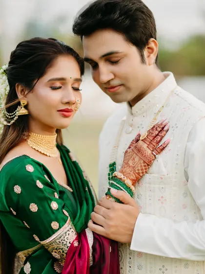 The beauty of a wedding is in its details. Here, I focused on the gentle connection between this Marathi couple, the intricate henna, and the rich colors of the bride's traditional green saree. It’s my passion to understand and preserve these cultural nuances that make your day special.