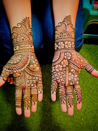 A top-down view of the personalized floral mehandi.