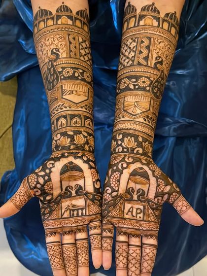 Intricate Bridal Hands photo 58