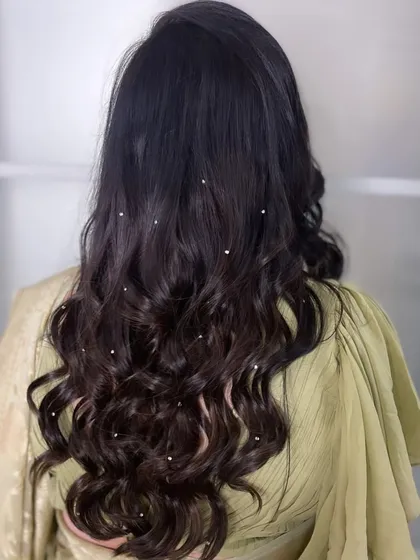 For a more subtle and dreamy look, I love using these tiny pearl stick-ons. They are scattered through soft waves to create a delicate, starry-eyed effect that is pure magic.