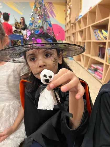 Look at this spooky-cute witch showing off the ghost lollipop we made for Halloween! Our craft sessions are all about getting creative and a little messy, especially during fun holiday workshops.