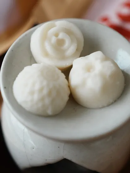 A close-up of our detailed flower-shaped wax melts. We have them in rose and other floral shapes.