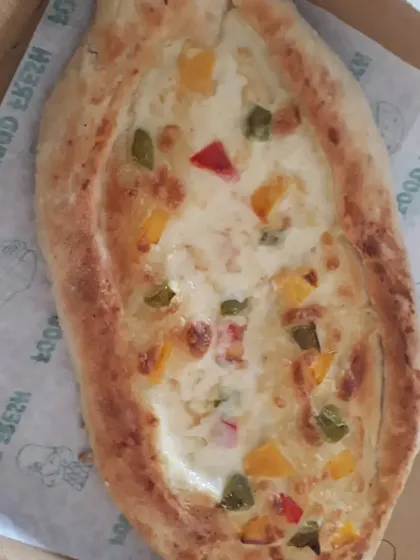 A vegan take on the Georgian classic, Khachapuri. This boat-shaped bread is filled with my creamy, homemade vegan cheese sauce and colourful bell peppers, ready for the oven.