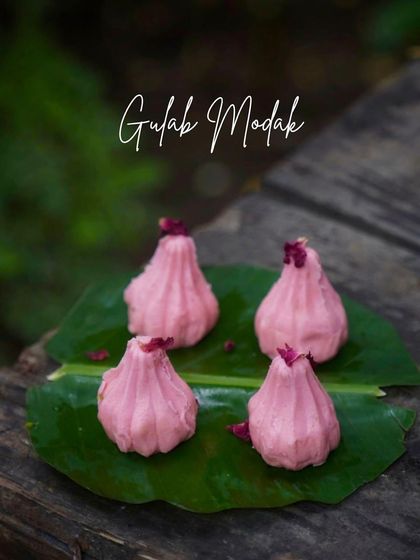 Celebrate with our fragrant Gulab Modak. These beautiful pink modaks are infused with the delicate flavour of rose petals, a special treat for Ganpati.
